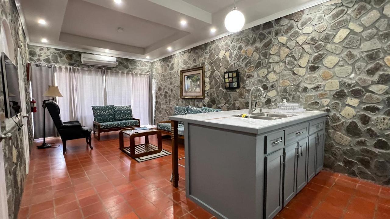 Отель Stonetrail Arnos Vale Экстерьер фото